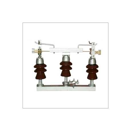 11 KV,800A ISOLATOR without EARTH BLADE with Structure